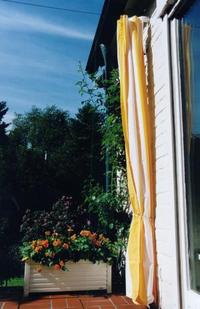 Senkrecht-Sonnensegel 230 x 140 cm - Farbe gelb-wei fr Balkone, Terrassenberdachungen, Pergolen und quer vor einer Terrasse