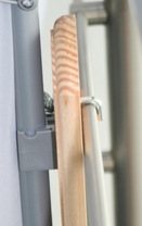 Montagehinweise - Befestigung Balkongelnder Sichtschutz Paravent fr die 2 Wand-Clips und einem Holzbrett